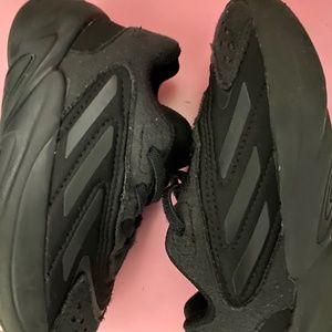Toddler black  Adidas Ozelia